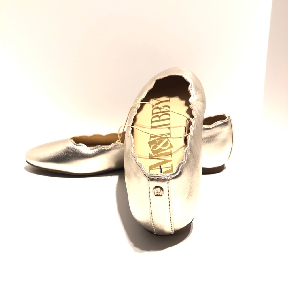 Sam & Libby SZ 6 Gold Ballet Flats Scalloped NWOT